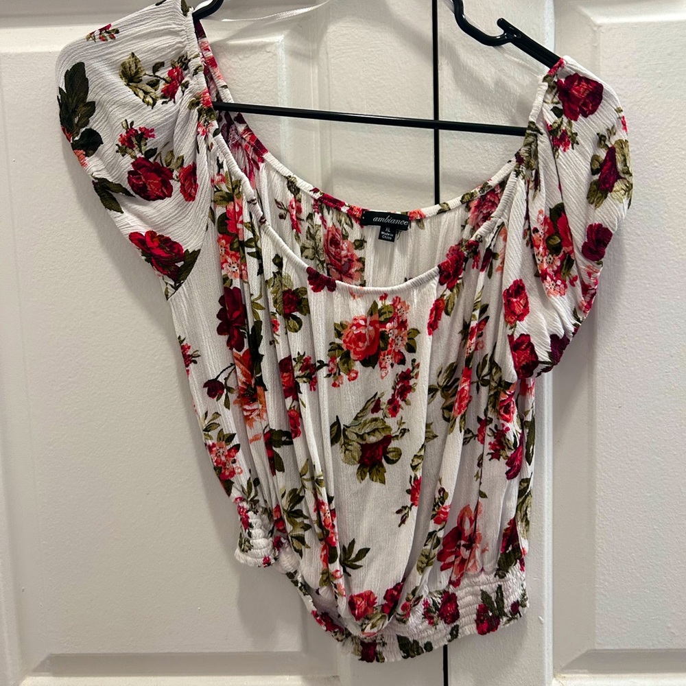 Ambiance floral off the shoulder